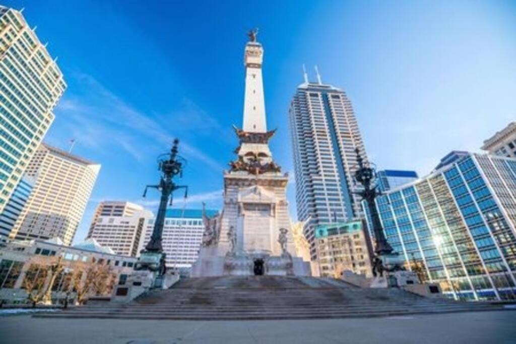 Apartment Free Parking! Downtown Lucas Oil- Conv Center Skywalk #3 Indianapolis