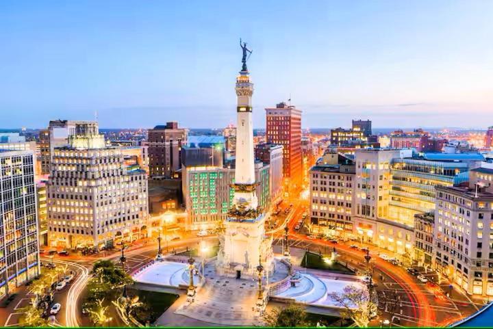 Apartamento Free Parking! Downtown Lucas Oil- Conv Center Skywalk #3 *