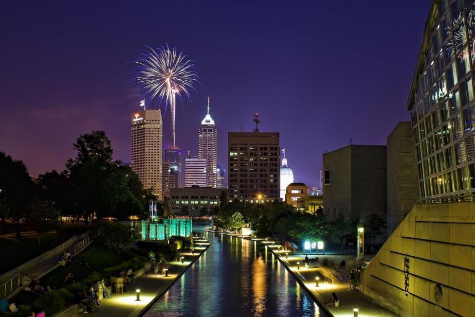 Free Parking! Downtown Lucas Oil- Conv Center Skywalk #3 Apartamento