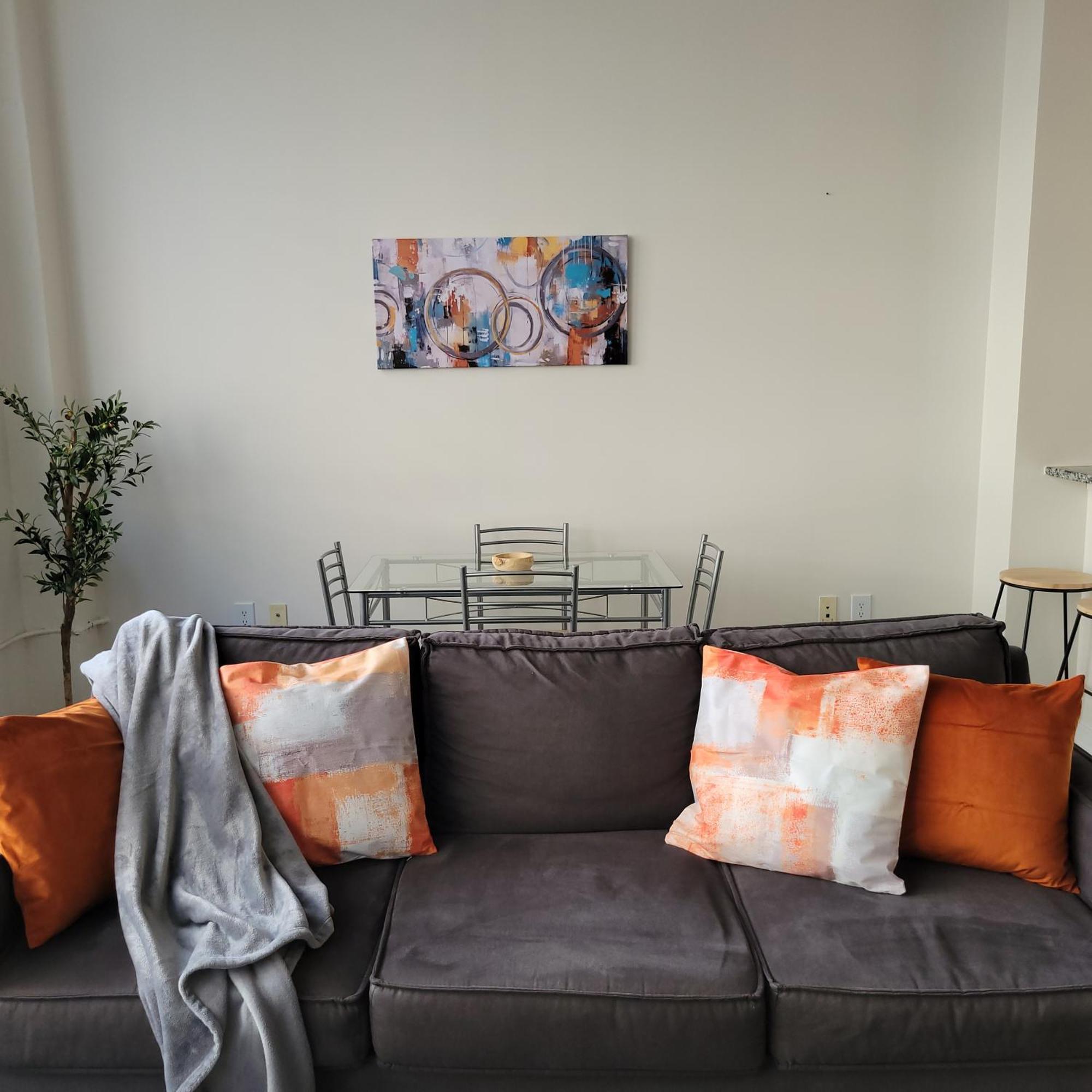 Free Parking! Downtown Lucas Oil- Conv Center Skywalk #3 Apartment Indianapolis